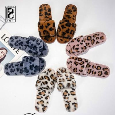 China Fashion Trend Wholesale Women's Winter Sexy Faux Fur Print Leopard Print Fur Slides Fashion Factory Trend Household Warm Indoor Slippers for sale