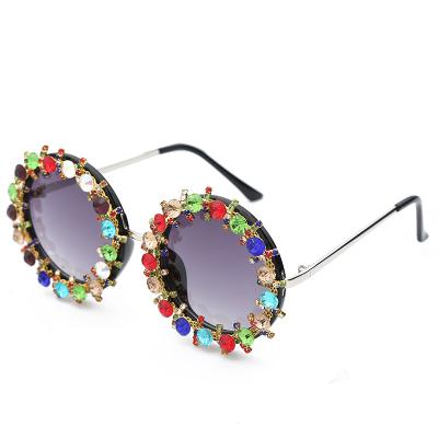 China Wholesale Trendy Oversized Luxury Colorful Flame 18491 Festival Holiday Glasses Matel Designer Sunglasses Women Rhinestone Sunglasses 2021 Fashion for sale