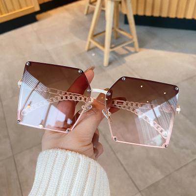 China Fashion sunglasses 2021 new arrivals designer big frame women square shades sunglasses oversized rivet gradient uv400 for sale