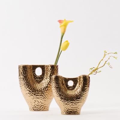 China Modern Home Decor Europe Porcelain Gold Luxury Ceramic Vase For Flower Arrangement for sale