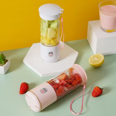 China USB Easy Handling Electric Rechargeable Smoothies Mini Personal Use Home Fruit Shakes Blender Juice Travel Plastic Bottle Juicer for sale