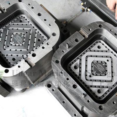 China Stable Output Aluminum Food Container Mould 1-5 Cavities High Chromium Steel à venda