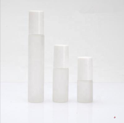 China Personal Care Recycled Cosmetic Perfume Essential Oil Roller Bottles Cup Holder Roll On 2ml Bottle for sale