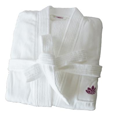 Κίνα 100% White Breathable Cotton Embroidery Velvet Bathrobe προς πώληση