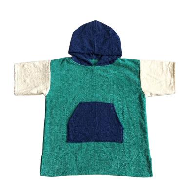 Κίνα Viable hooded towels with kids fashion multu-color splicing style 10-12 years old kids poncho towel προς πώληση