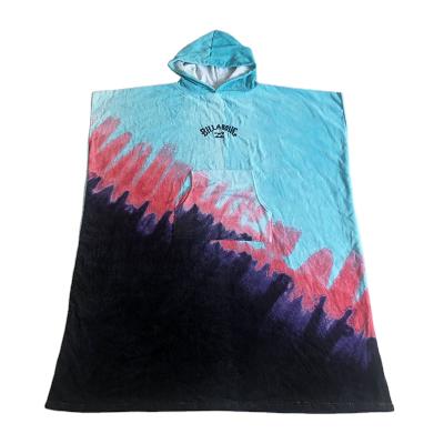 Κίνα 100% Sustainable Cotton Printed Pattern Beach Robe Poncho Hooded Long Robe Towel Changing Surf And Pocket Poncho Towel For Adults προς πώληση