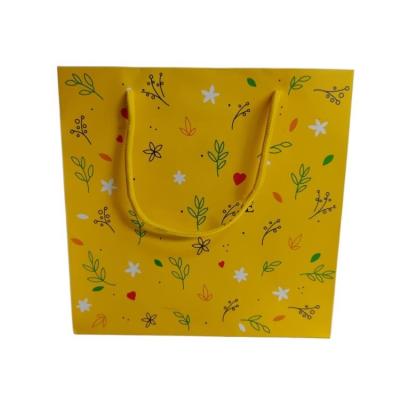 China Custom Paper Bag Color Customization Paper Bag Rope Threading Process Custom Shopping Kraft Bags With Logo Packaging for sale