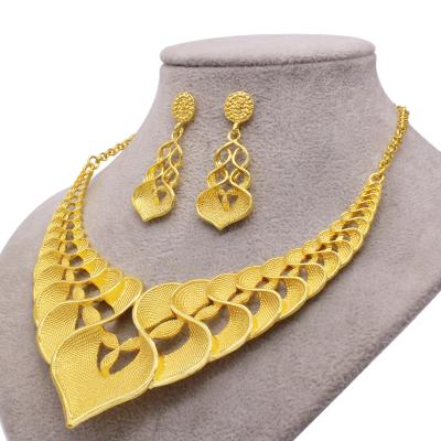 China New TRENDY Dubai 18K Gold Plated Ornament For Women Wedding Jewelry Sets African Women Bridal Gifts Necklace Earrings Bride Gifts for sale