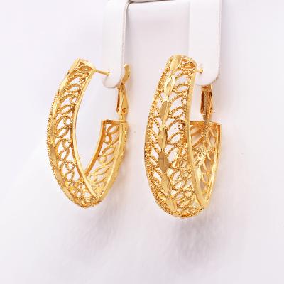 China TRENDY Dubai Fashion 18K Gold Plated Round Big Stud Circle Perforations Designer Earrings Gift Accessories Jewelry Earrings For Women for sale