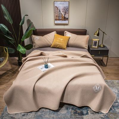 China Wholesale Multifunctional Anti Dust Ice Silk Cool Knitted Ultrasonic Embossing Bedspread Bedspread Mite Embossing Quilt For Bedroom for sale