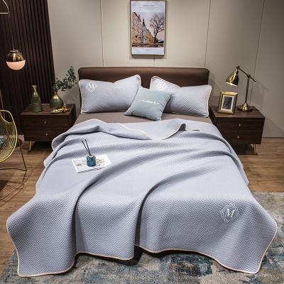 China Luxury Cool Knitted Fabric Anti Dust Mite Ultrasonic Embossing Comforter Bedspread For Living Room for sale