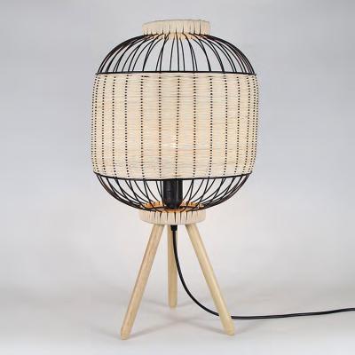 China Practical Modern High Quality Fashion Style Living Room Tripod Table Lamp Modern for sale