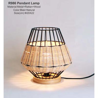 China Farmhouse Wire Metal Frame Table Lamp with Rattan Wood Base for Home Decoration Hotel Decoration for sale