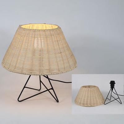 China Modern Design Modern Handmade Home Decorative Natural Rattan Table Lamp for sale