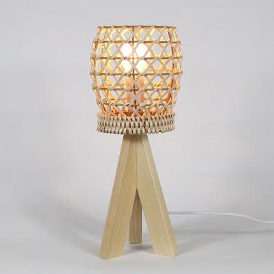 China Modern Hot Sale Ce Certified New Designed Wood Led Metal Rattan Table Lamp for sale