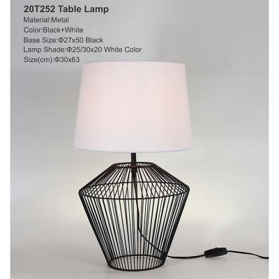 China Best Price Modern Home Decor Modern Luxury Bed Side Fabric Shade Metal Table Lamps for sale