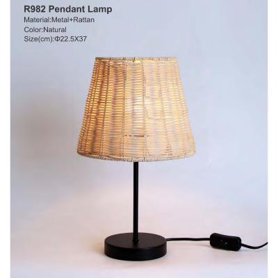 China Traditional Handmade Rattan Shade Bedroom Rattan Weaving Table Lamp for Bedroom for sale