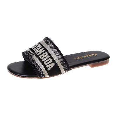 China Fashion Trend Hot Sale Plus Size Summer Letter Casual Flat Slippers Women's Slides Shoes Black Casual Slippers Female Outer Wear Sandals for sale