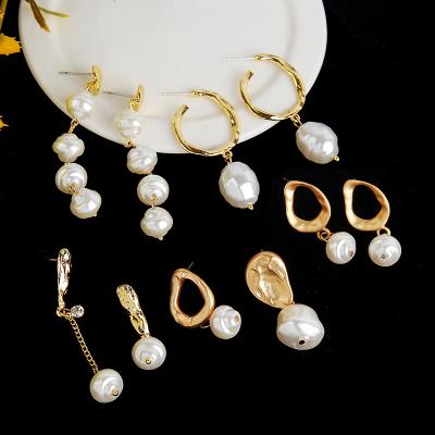 China Fashion TRENDY simple jewelry with retro imitation natural freshwater pearl baroque earrings for women birthday party gifts wholesale for sale