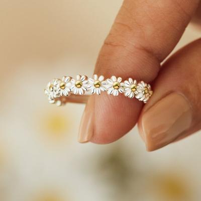 China Female Jewelry Fashionable Daisy Engagement Rings Vintage Ring For Women Cute Flower Ring Adjustable Open Cuff Wedding for sale