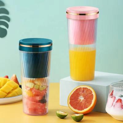 China New Popular Portable Mini Fresh Juice Blender Fruit Juice Blender USB Rechargeable Blender for sale