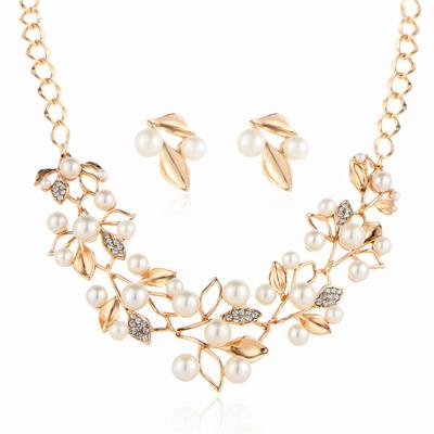 China YiXinJewelry Elegant Set Pearl Crystal Leaf Necklace Earring Set Artificial Sweater Chain Wholesale Supply for sale