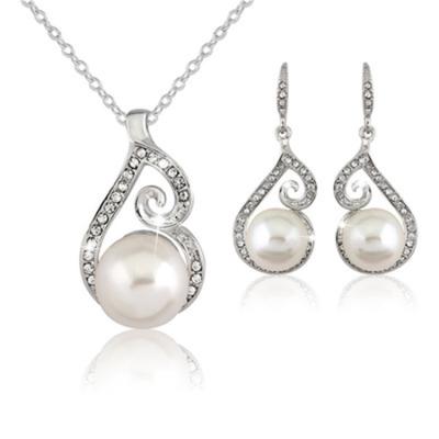 China YiXinJewelry Elegant 2021 New European and American Fashion Jewelry Set European and American Faux Pearl Rhinestone Necklace Jewelry Set for sale