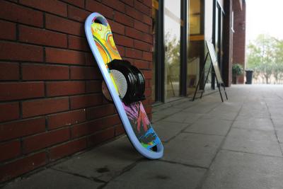 China Één Gereden Elektrisch aangedreven Skateboard Navulbaar met Bluetooth-Spreker Te koop