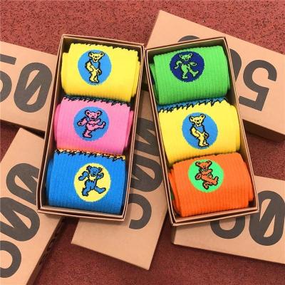 China 2021 New Breathable 3 Pairs / Box Raw Style Crew Socks Cartoon Fashion Green Yellow Blue Bear SB Soak Socks for sale