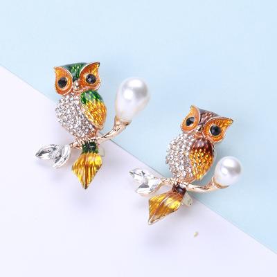 China Stylish border Europe and the USA cute enamel drip oil inlaid owl brooch mens and womens suits sweaters cardigan brooches for sale