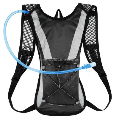 China Waterproof hydration backpack with 2L water bladder, insulation pack keeps liquid cool for up to 4 hours, increasing backpack, drinking water back for sale