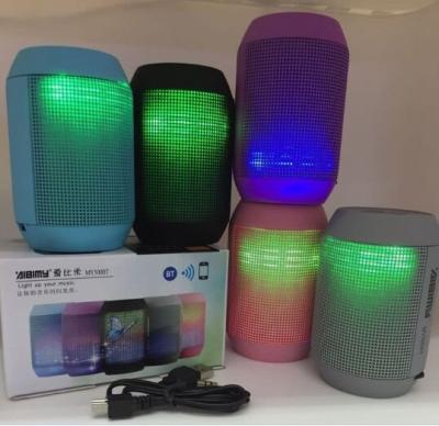 Cina Gli altoparlanti stereo portatili 3D del mini Bluetooth altoparlante senza fili di MY500BT suonano le luci principali TF in vendita