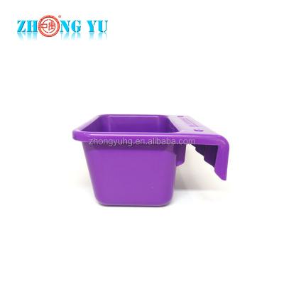 China Thick wall construction; Wholesale Shockproof Animal Farm Equipment 6 Quart Plastic Hook Over Mini Feeder Horse Trough for sale