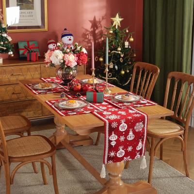 China Red Waterproof Xmas Yarn-Dyed Jacquard Christmas Hat Snowflake Table Flag Embroidery Table Flag Home Table Decoration for sale