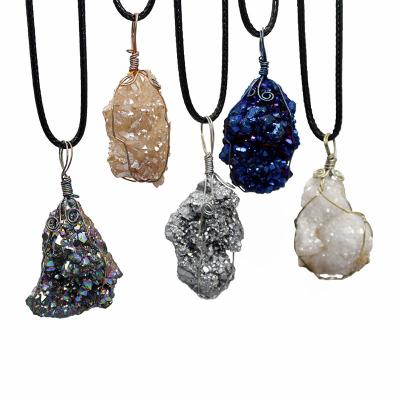 China Wholesale CLASSIC Wire Wrapped Gemstone Pendants Charms Natural Stone Pendants Quartz Geode Druzy Stone Pendant for sale