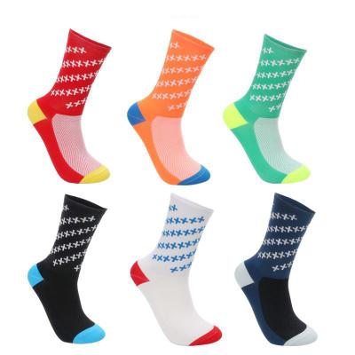 China Breathable Basketball Socks Cushioned Athletic Cycling Sports Crew Socks For Men And Women for sale