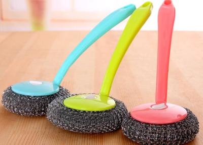 China Galvanized Mesh Scourer With Plastic Long Handle For Houseware Cleaning for sale