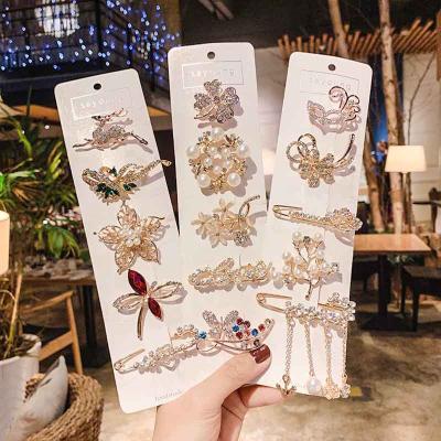 China High Quality Elegant Fashion Gold Jewelry Brooches Flower Shaped Brooch For Women Wedding Party Brooch for sale