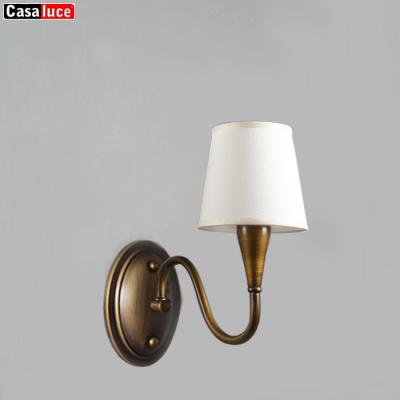 China Antique Style Antique Iron Simple Design Bedroom Brass Wall Lamp for sale