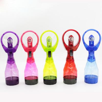 China AA Battery Atomizer Water Bottle Fan Mist Projector Fan Mist Water Spray Outdoor Cooling Plastic Fan for sale