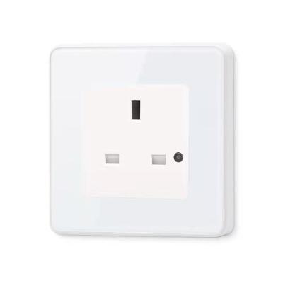 China Easy Installation Smart 86*86mm Zigbee 13A UK Standard Socket Remote Control for sale