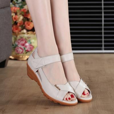 China Fashion Trend New Wedge Mother Shoes Unique Thick Heel Comfortable Medium Ladies Genuine Leather Women Wedge Heeled Shoes for sale