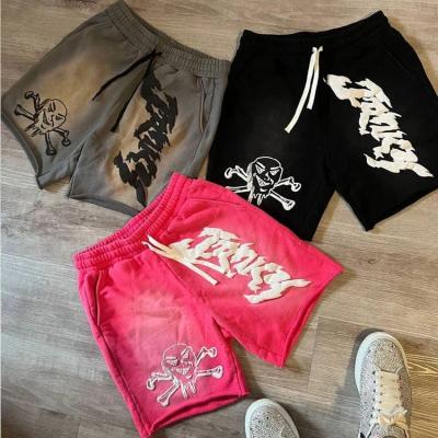 Chine Shorts d'été en coton poids lourd personnalisés avec bordure brute et design déchiré dans les tailles S-5XL à vendre