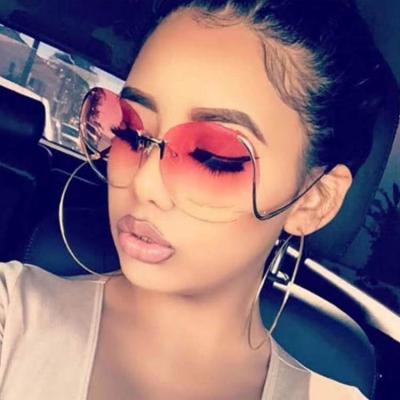 China Oversized Rimless Frame Bent Temple Sun Glasses Women UV Hot Metal Fashion Stopping Sunglasses Large for sale