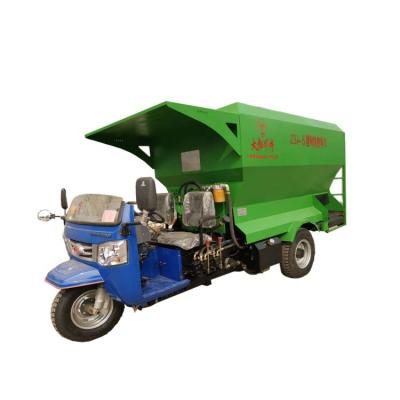 China Feed Cattle Silage Driver Spreader Truck for sale