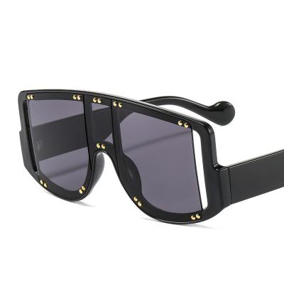 China Custom Big Frame Personality Sunglasses Fashion Shield Punk Sunglasses 2022 Brand Design Lens Luxury One Piece Sunglasses for sale