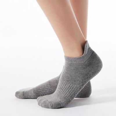 China Hot Selling Anti-Slip Yoga Socks For Women Anti-Slip Grip Grip Socks With Straps For Yoga Pilates Barre Dance for sale