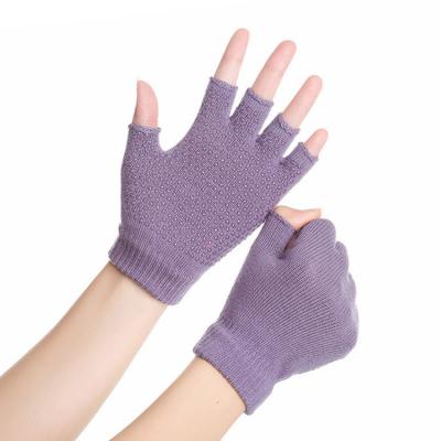 China Dropshipping Unisex Yoga Pilates Gloves Non Slip Gym Gloves For Women Without Wrist Support for sale