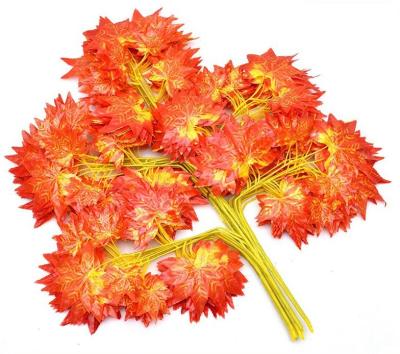 China SYZ044 Manufacturer-Direct-Selling Plastic Ivy Artificial Red Green Maple Leaves Branch For Decoration for sale