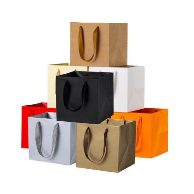 China Recyclable Cardboard Shopping Kraft Paper Clothing Paper Bags Gift Paper Bag Custom Packaging Carrier Bag Manufacturing for sale